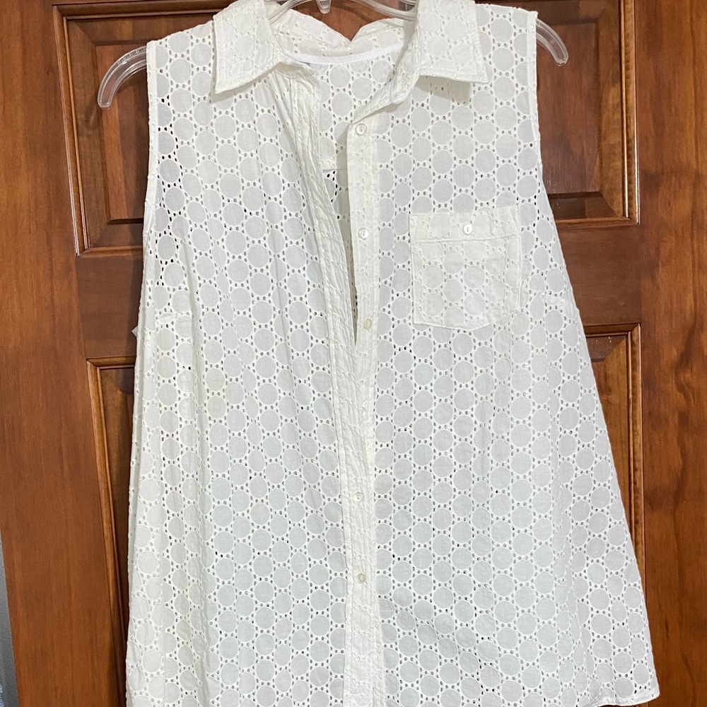 WHITE EYELET BUTTON UP TOP